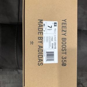 Yeezy Boost 350 V2 Zebra